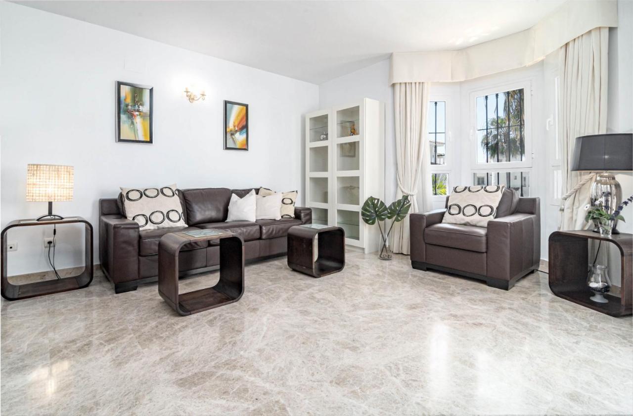 Spectacular 2 Bedroom Penthouse In Location In Nueva Andalucia Marbella