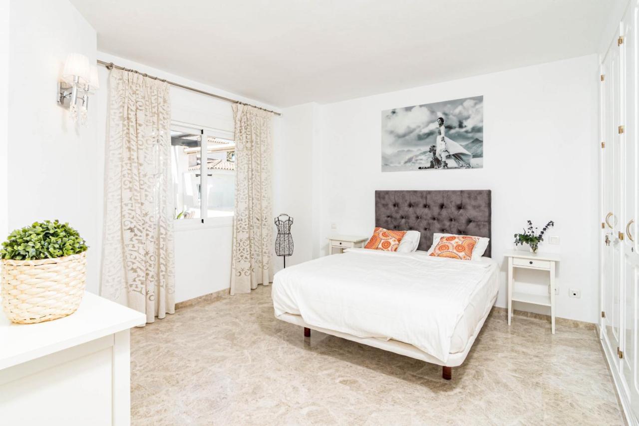 Apartment Spectacular 2 Bedroom Penthouse In Location In Nueva Andalucia *